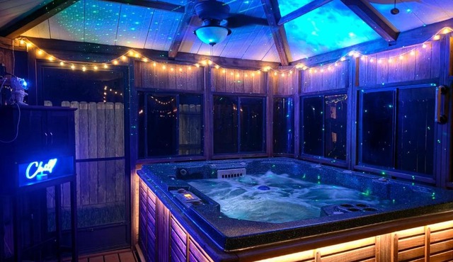 Maple House Backyard retreat W Hot Tub Near IAH