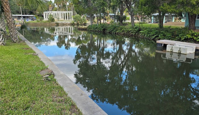 Mermaids Hideaway on the banks of beautiful waterways