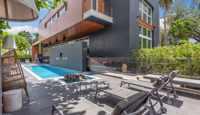 Miami Getaway Villa | Villa Nova