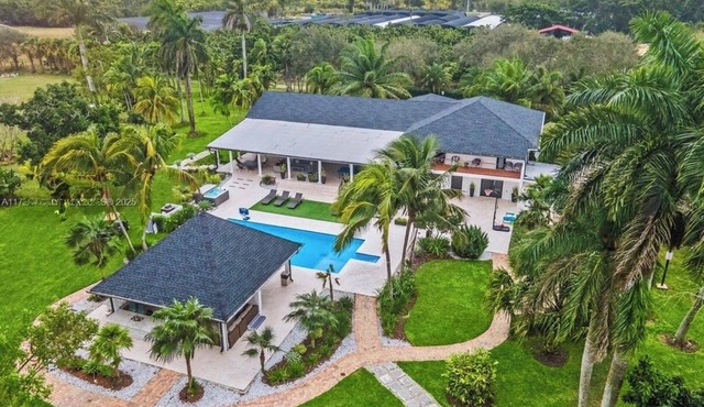 Miami modern farm. Kids and family friendly. soccer, pool, tennis, pickleball.