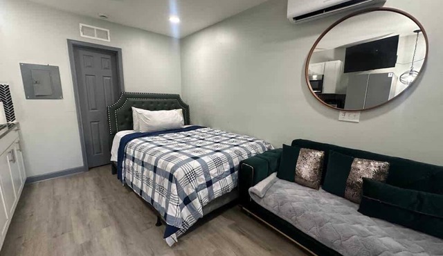 Micro studio close to airport/downtown