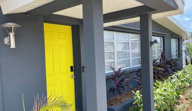 Midcentury Waterfront Neighborhood Oasis: Beaches and Sarasota Charm
