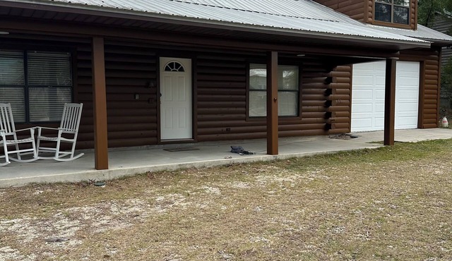 Miller's cabin in lovely Steinhatchee Fl. Walking distant to the river