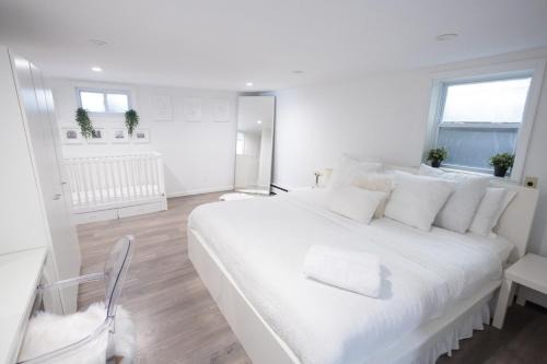 Minimal 1bed APT basement with free parking