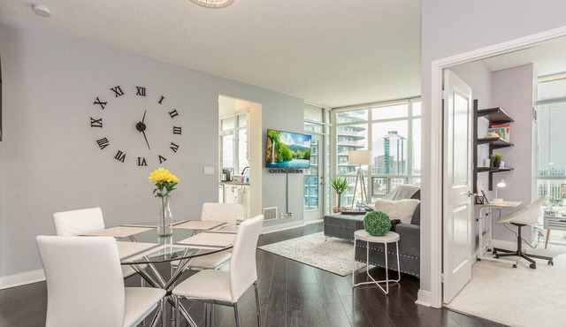 Modern 2Bd Condo in Square1 with Iconic Views