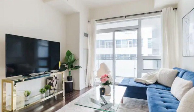 Modern 2BR Condo w/Private Balcony in Downtown