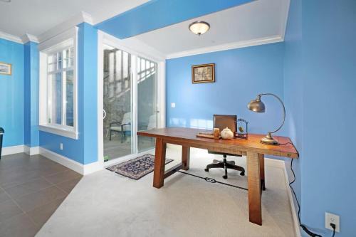 Modern 2BR Home - Prime West Vancouver Location