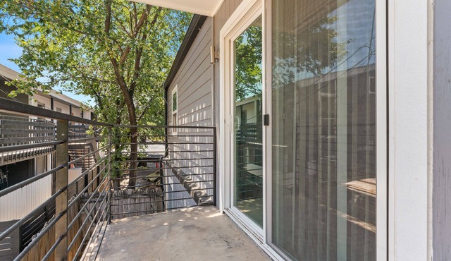 Modern 2BR Near UT | Hyde Park | Evonify 4351