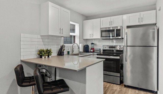 Modern 2BR Near UT | Hyde Park | Evonify 7139