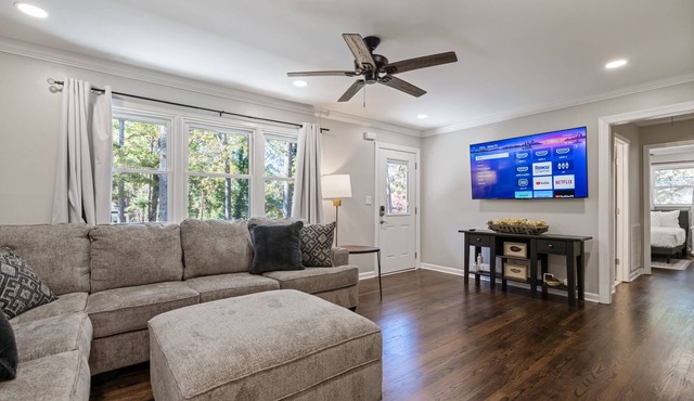 Modern 3BR Home Near LakePoint with Fenced Yard
