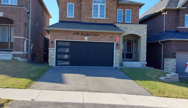 Modern 5-bedroom house close to Ski and Forest Trails