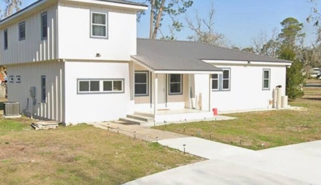 Modern 5BR Live Oak Haven – Minutes from Suwannee Music Park & Springs!