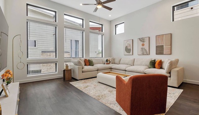 Modern 7BR/7BA Home Houston Skyline Rooftop