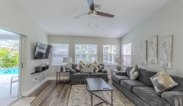 Modern and Updated - Family Friendly Pool Villa Minutes to Disney.