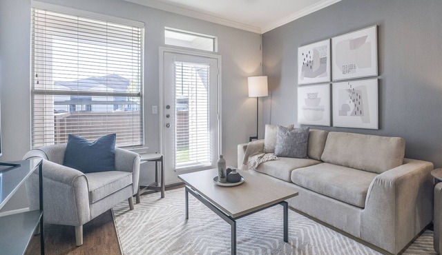 Modern Apartment in Prime Location (ID8343X22)