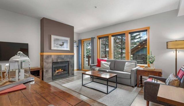 Modern Cabin Vibes with pool at The Lodges