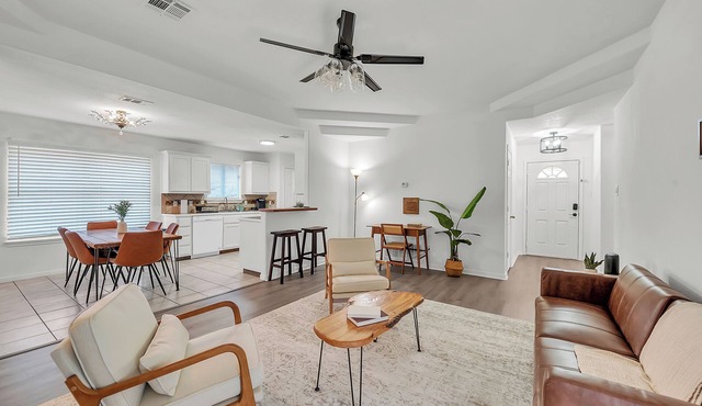 Modern Comfort Haven Fire Pit Pet-Friendly 4-bedroom in Copperas Cove