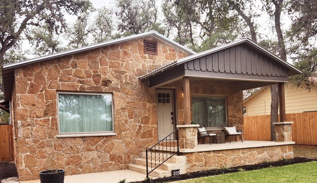 Modern Country Home at the start of the Hill Country Wine Trail