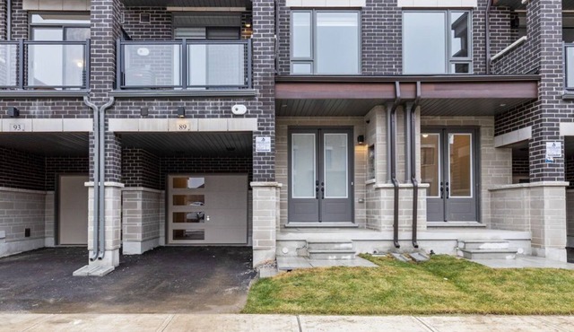 Modern Home With Parking Near Canada's Wonderland!