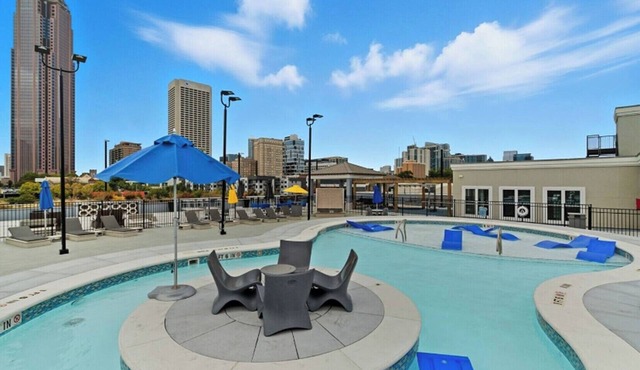 Modern Midtown High-Rise Suite | Rooftop Pool | Gym | FIFA World Cup 2026