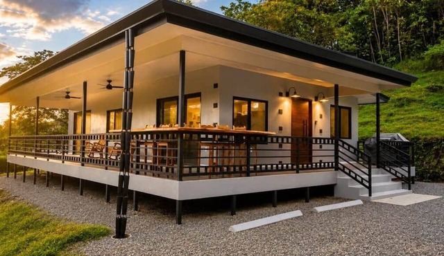 Modern Nature Retreat Between Jungle & Ocean in Savegre