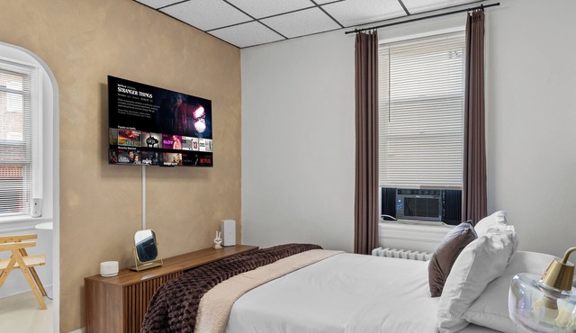 Modern Studio + Free Parking Near NYC