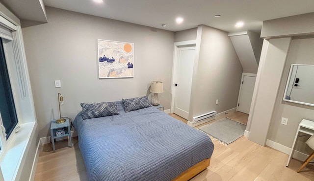 Modern studio in Vancouver with private bathroom, 15mn from downtown and airport