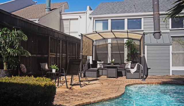 Montrose Aquatic Dream! Downtown Unit w/Pool 3BR