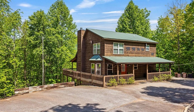 Moose Shack - Mountain Views · Spa King Suite · Game Room · 3 Patios