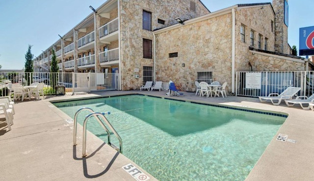 Motel 6-Dallas, TX - Forest Lane