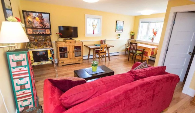 Mountain view; central in lovely area, 1 bedroom + sofa bed (in living area)