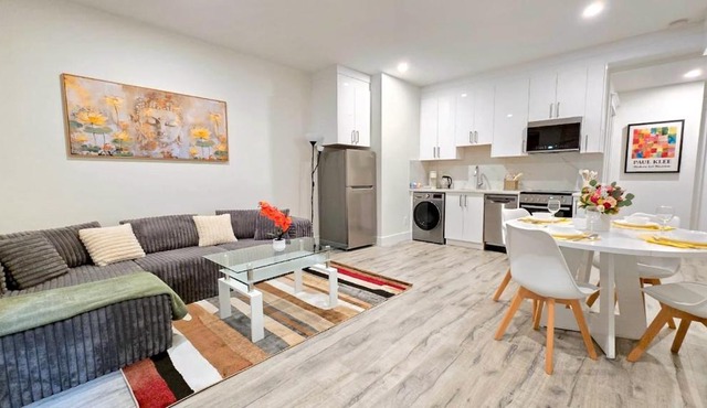Mountain Views, Premium Coquitlam Stay, Minutes to Transit