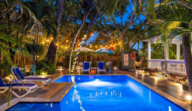 Multi-home tropical paradise with large, heated pool, & wraparound sundeck