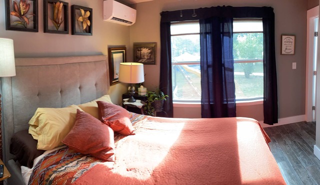 Near Downtown - Private 1 Bedroom Full Living and Kitchen Space