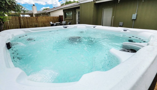 Near Sea World | Hot Tub Swing Set BBQ Yard Games