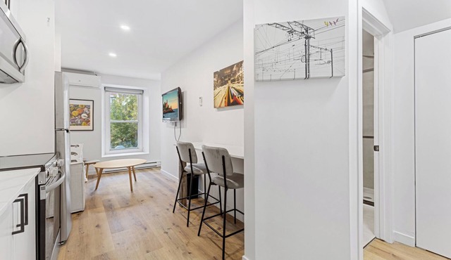 NEW Boho Downtown 10 BIG bedrooms
