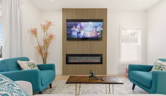 NEW! Gated, Modern, Clean, 6 bdr, 4 bth, convenient location