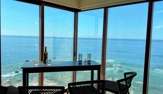NEW LISTING! OCEANFRONT CORNER TOP FLOOR 2 BEDROOM UNFORGETTABLE VIEWS