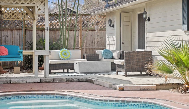 New Remodeled 4 BDRM Central Austin W/Pool & Patio