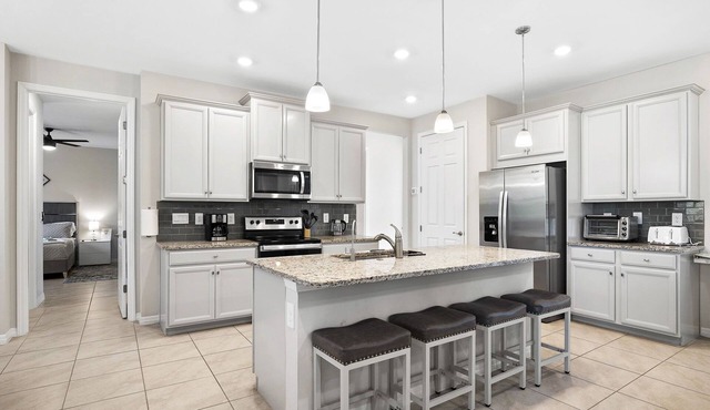Newley Built/Heated Pool/Pet Friendly