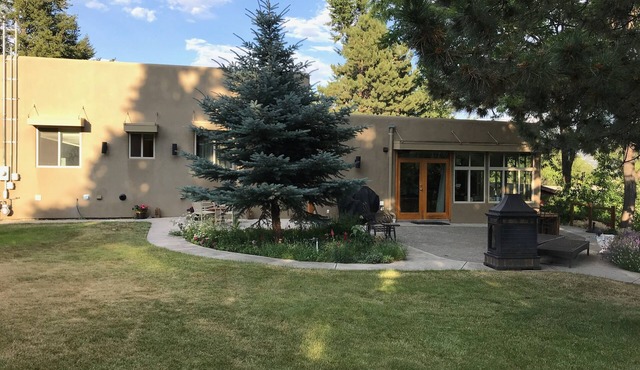 Newly renovated suite, a rural gem near the beach and next to the KVR in Penticton