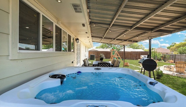 Nr Sea World Hot Tub | Yard BBQ Fire Pit Swing Set