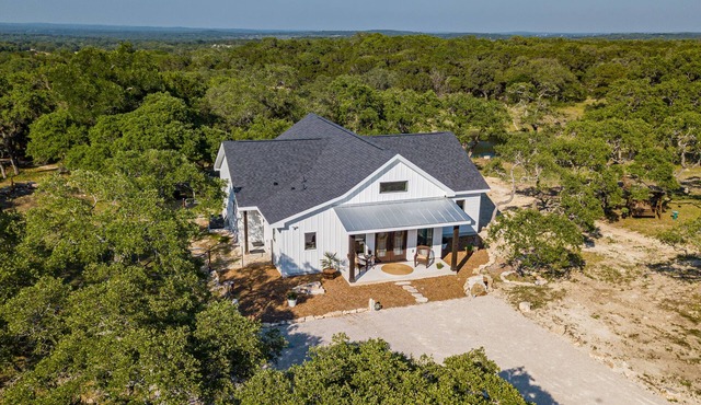 Oaks Ranch- Gorgeous Home near Guadalupe River State Park