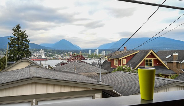 Ocean + Mountain Views 🌊🏔 Walk to FanFest/Ocean | Sleeps 6 | Free Parking