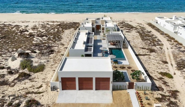 Oceanfront Luxury in East Cape Private Beachfront