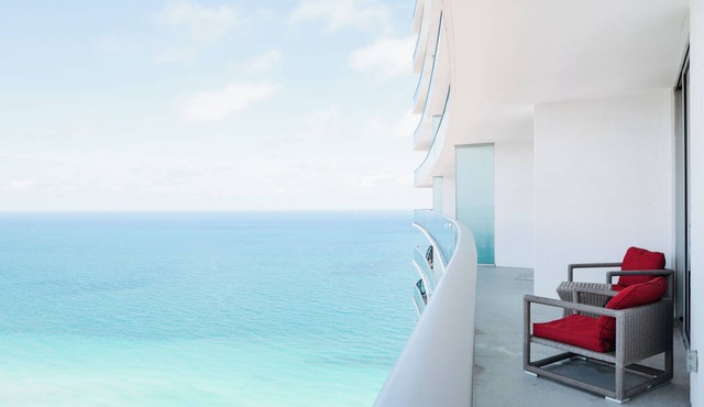 Oceanfront 36th Floor Condo with Stunning Views Resort and Beach Access