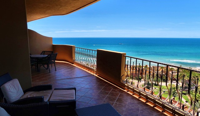 Oceanfront Bella Sirena 1-Br/1-Bath Premium Mini PH Amazing Ocean Views!