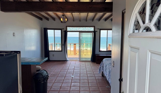 Oceanfront Bungalow with Unobstructed Views & Beach Access in Surfing Community