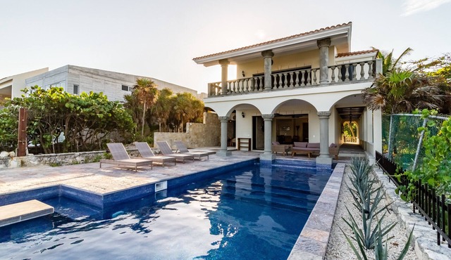 🌴 Oceanfront Luxury Villa – Private Infinity Pool - Steps to the Sea 🌴
