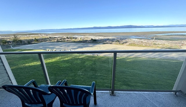 Oceanfront Studio with Loft - amazing views!